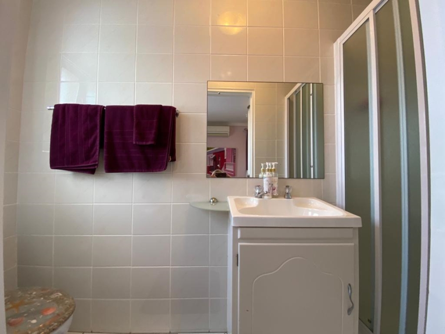 5 Bedroom Property for Sale in Sandbaai Western Cape